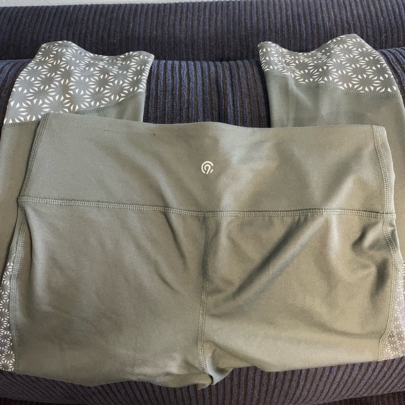 Champion C9 workout crops Medium - Picture 3 of 6